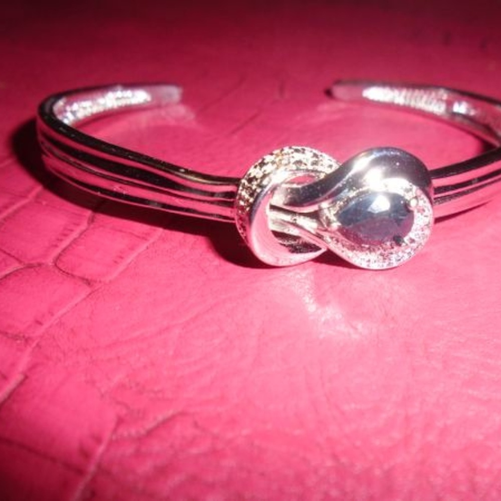 GLITTER WITH YOUR SILVER-PLATED BRACELET